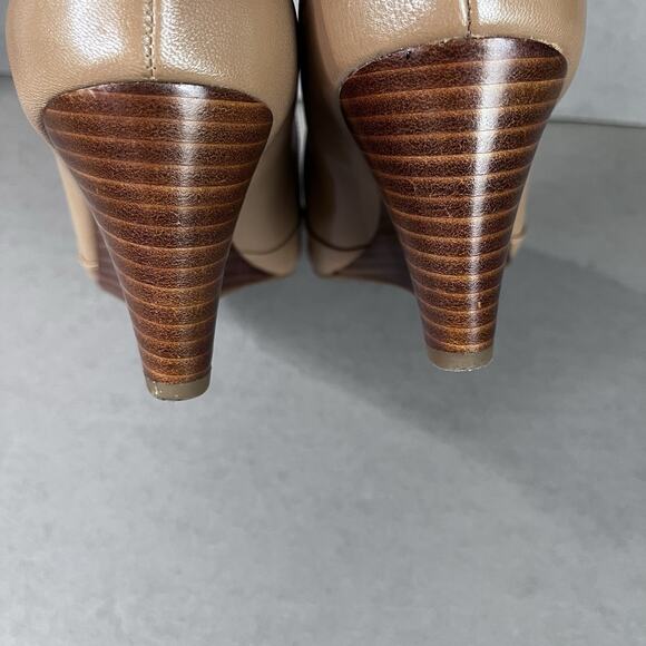 Franco Sarto Frankie Wedge Pumps Women's 10M Cool Taupe Leather Pointed Toe Nude - Picture 9 of 11